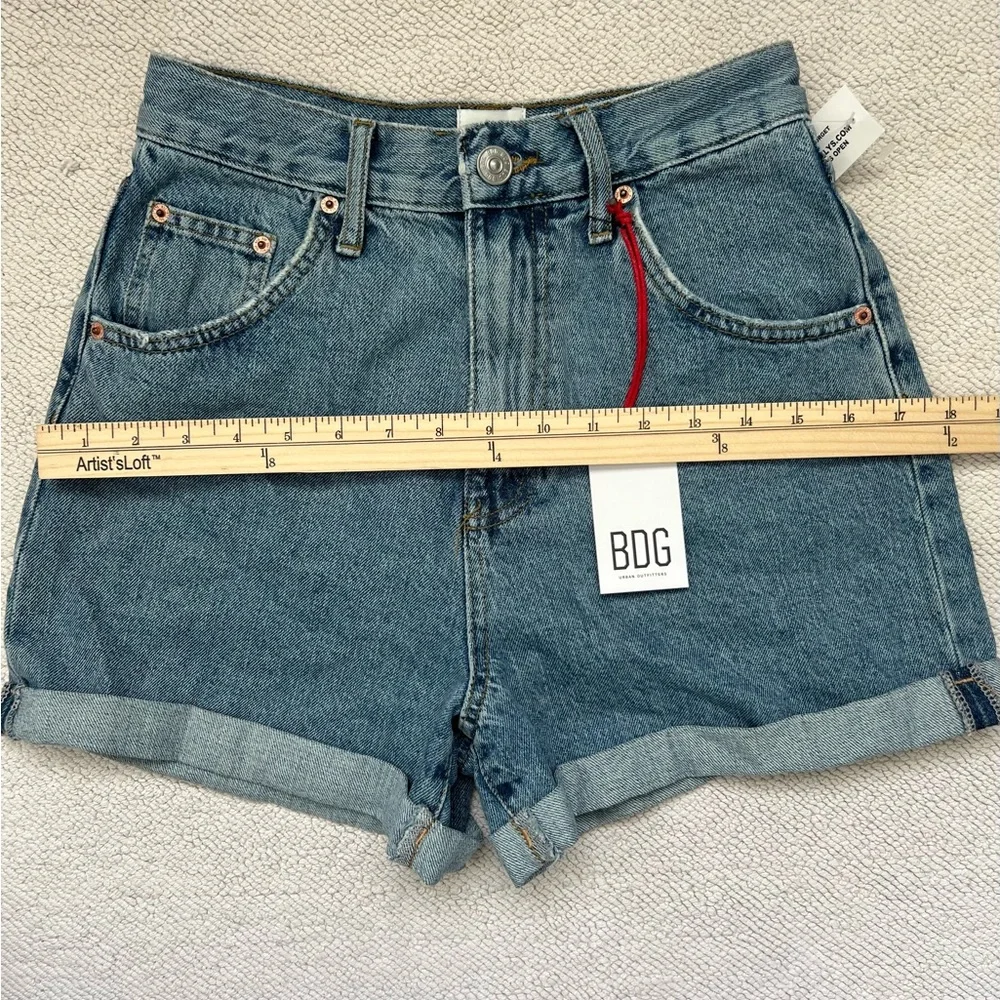 URBAN OUTFITTERS BDG BLUE JEANS SHORTS MOM HIGH WAISTED VINTAGE STYLE Size: 27 - Picture 10 of 16